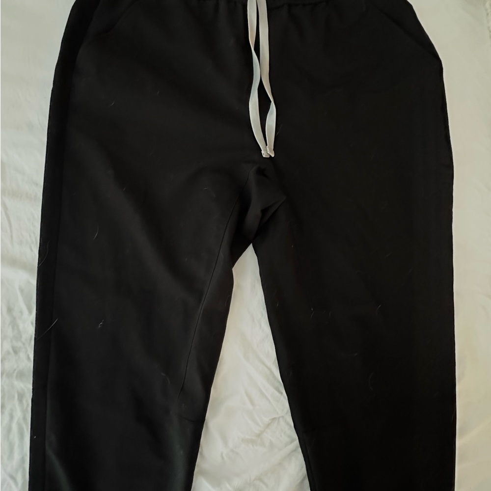 FIGS Men’s Black Tansen Jogger Scrub Pants - Picture 3 of 4